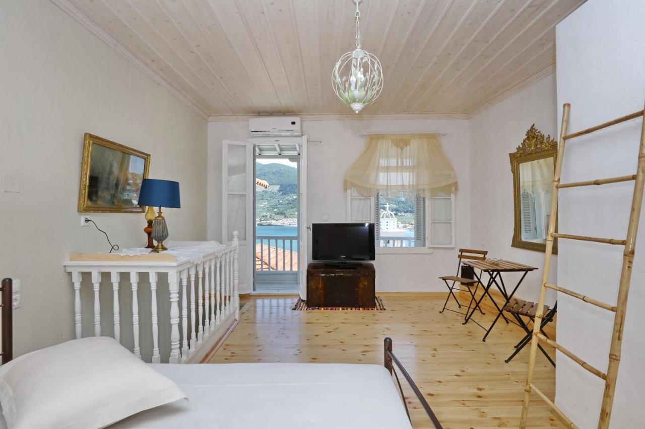House Of Town Apartment Skopelos Town Bagian luar foto