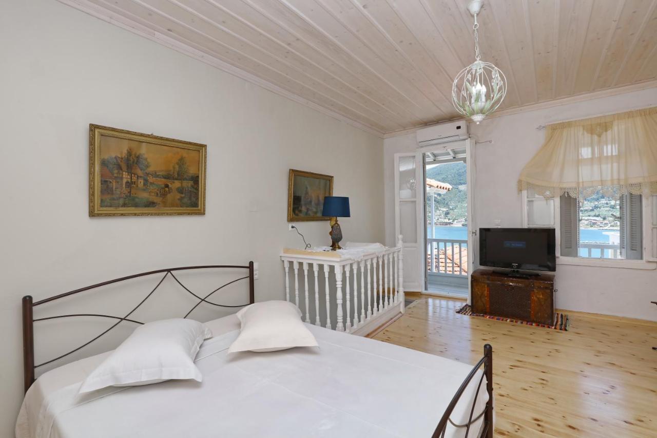 House Of Town Apartment Skopelos Town Bagian luar foto