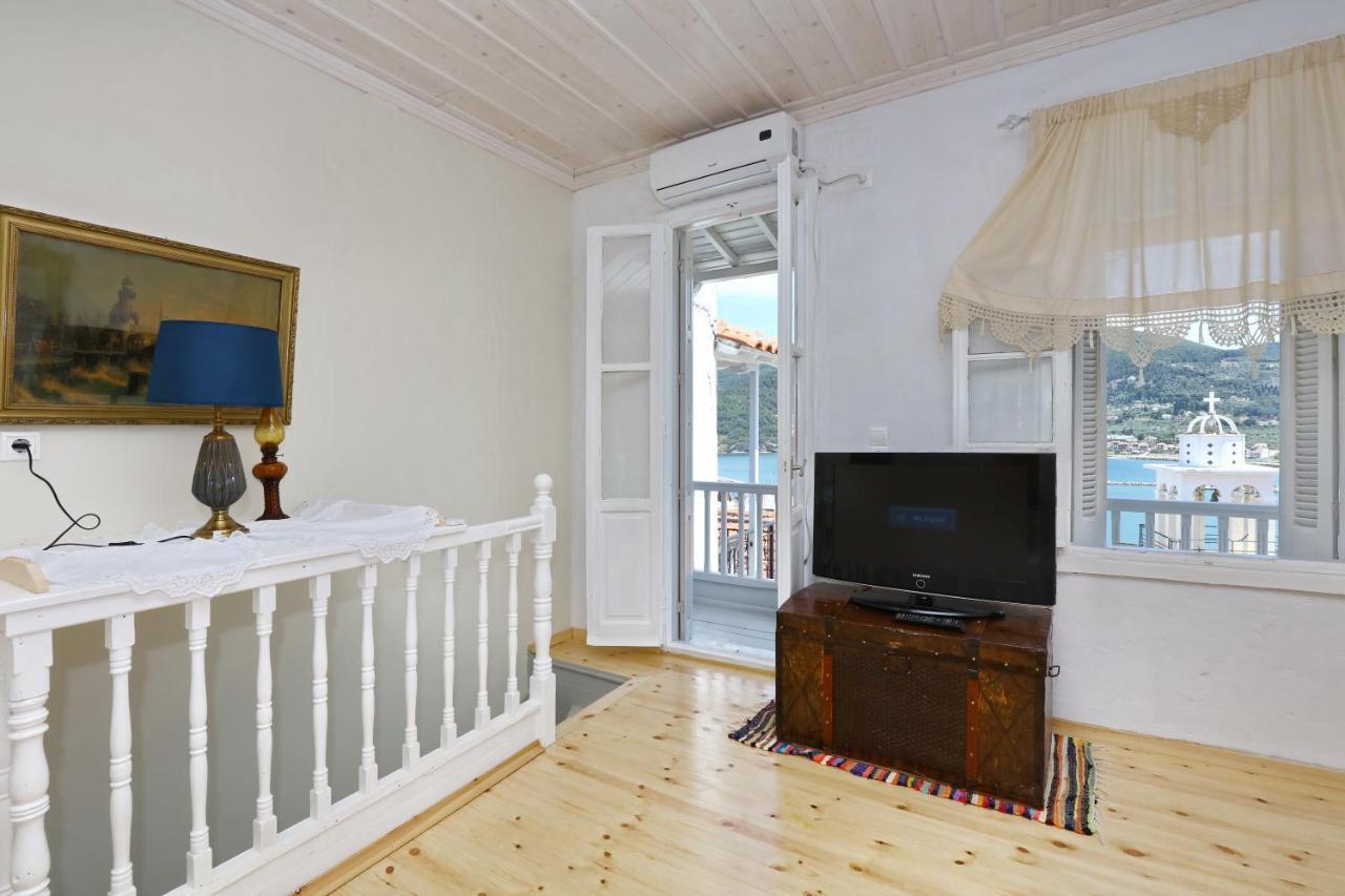 House Of Town Apartment Skopelos Town Bagian luar foto