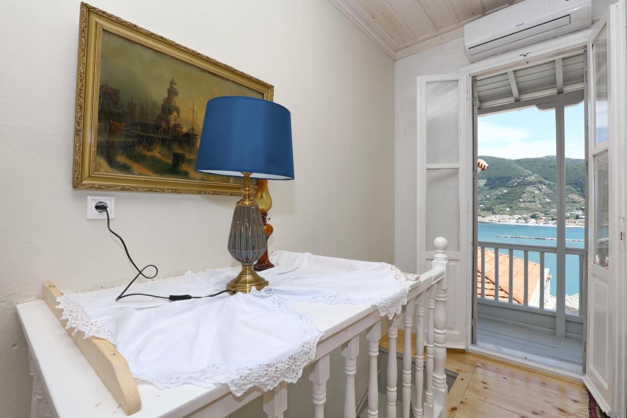 House Of Town Apartment Skopelos Town Bagian luar foto