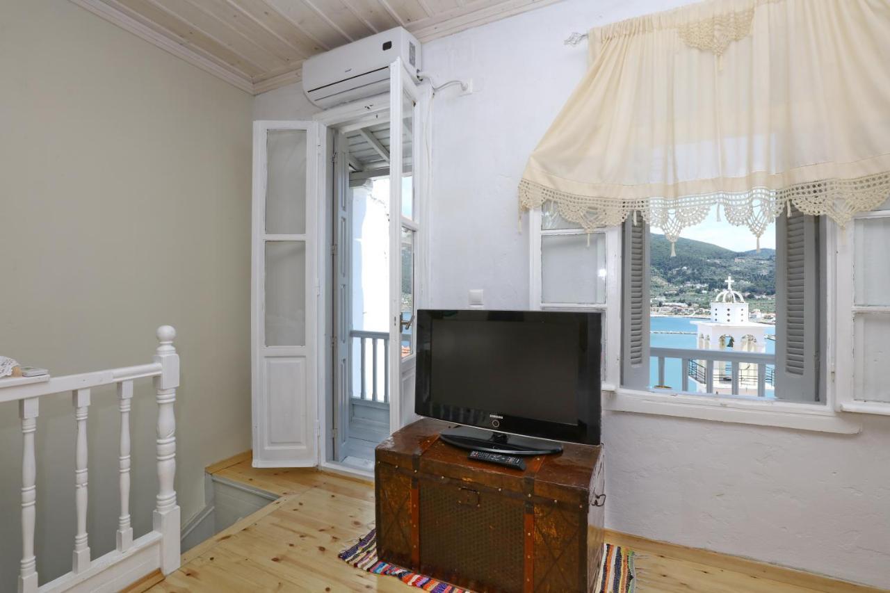 House Of Town Apartment Skopelos Town Bagian luar foto