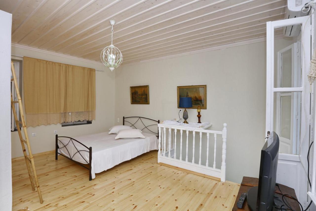 House Of Town Apartment Skopelos Town Bagian luar foto